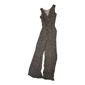 Gilli Medium Sleeveless V-Neck Jumpsuit